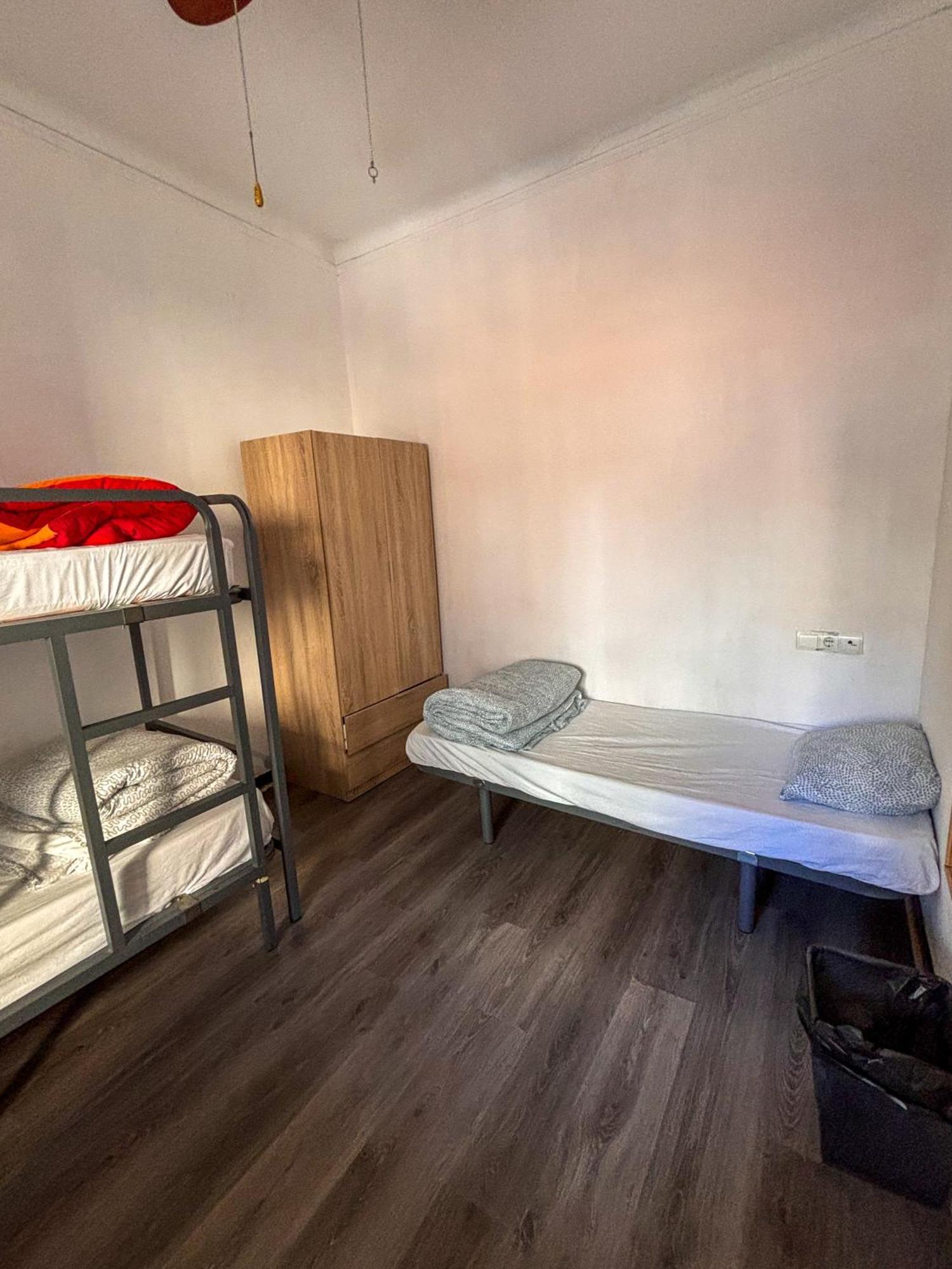 Hostal Tarragona Hostel