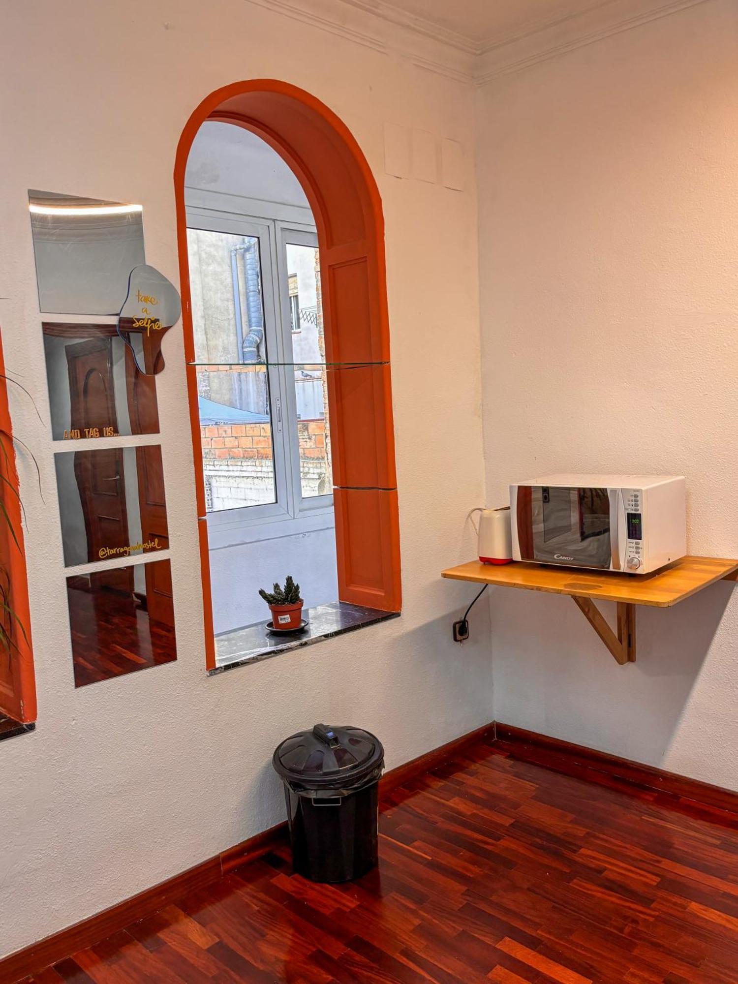 Hostal Tarragona Hostel *